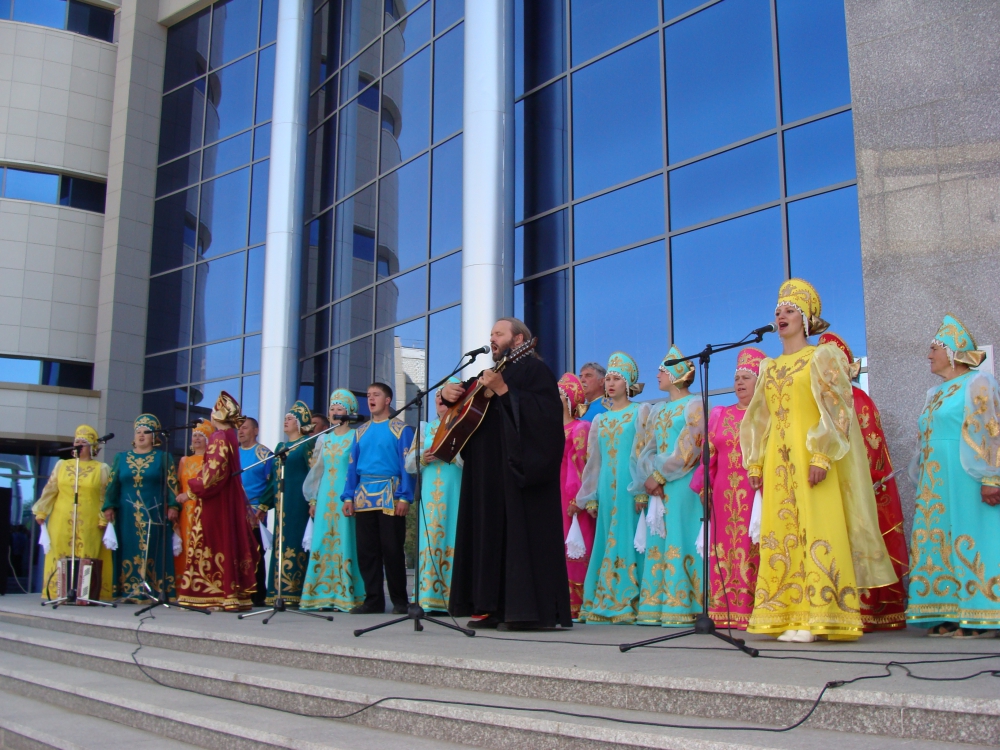 Выступление о. Валерий с Кардаиловским народным хором на Православной выставке-ярмарке 